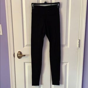 Black lululemon wunder under leggings